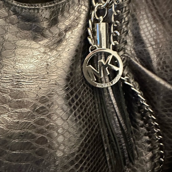 Michael Kors Gun Metallic Shoulder Bag with Chain Details - Picture 2 of 9